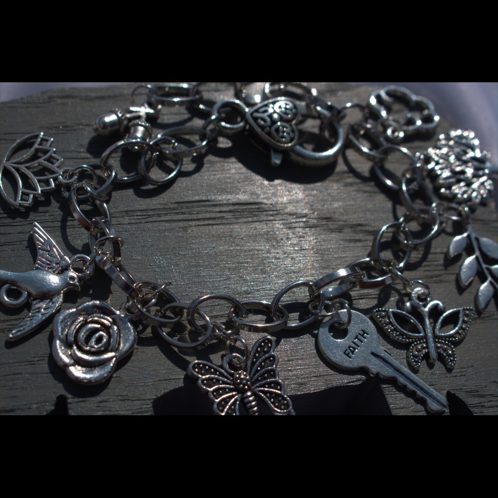 Charm bracelet